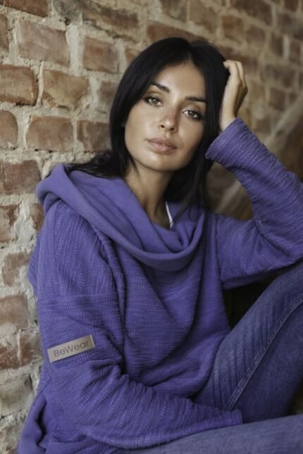 Lässiger Pullover mit weitem Rollkragen
