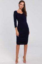 Schmal geschnittenes Midi Kleid mit Raffungen