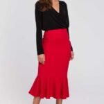 Roter Pencilrock mit Volant von Makover