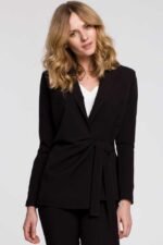 Schwarzer eleganter Kurzblazer zum Binden