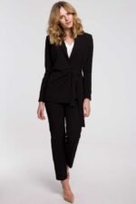 Schwarzer eleganter Kurzblazer zum Binden