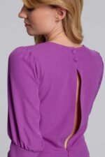 Lila Midikleid mit geteiltem Rückenteil