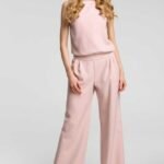 Legerer Overall mit Rückenausschnitt