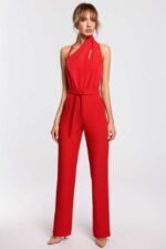 Roter Overall mit asymmetrischem Ausschnitt
