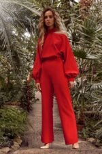 Roter extravaganter Overall voll Raffinesse