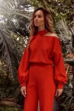 Roter extravaganter Overall voll Raffinesse