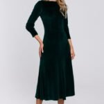 Grünes festliches Samtkleid in Midilänge