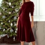 Rotes festliches Samtkleid in Midilänge