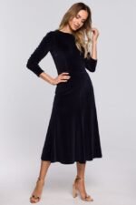 Blaues festliches Samtkleid in Midilänge