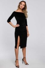 Schwarzes Abendkleid aus Samt mit Schlitz