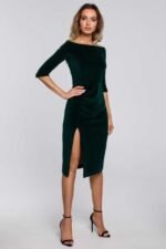 Grünes Abendkleid aus Samt mit Schlitz – Bild 3