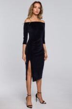 Blaues Abendkleid aus Samt mit Schlitz