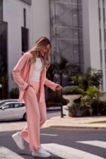 Weit geschnittene Damenhose Puder