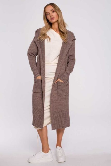Lange Strickjacke mit Kapuze in Mocca