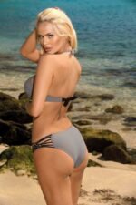 Grauer Bandeau Bikini mit chicer Verzierung