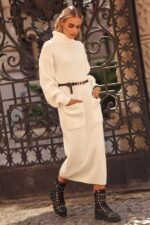 Strickkleid mit Rollkragen und Taschen Ecru