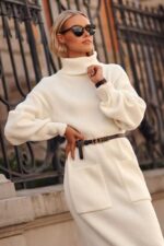 Strickkleid mit Rollkragen und Taschen Ecru – Bild 3