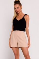 Bequeme Damenshorts mit Falten in Beige