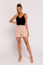 Bequeme Damenshorts mit Falten in Beige