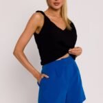 Blaue bequeme Damenshorts mit Falten