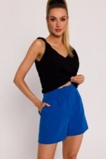 Blaue bequeme Damenshorts mit Falten