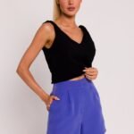 Bequeme violette Damenshorts mit Falten