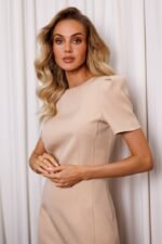 Elegantes Minikleid mit gepolsterten Schultern in Beige