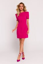 Pinkes elegantes Minikleid mit gepolsterten Schultern
