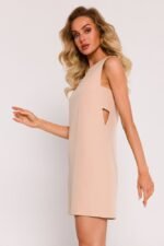 Ärmelloses Minikleid mit seitlichem Cut-Out-Detail in Beige