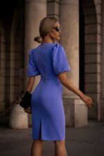 Violettes Etuikleid mit Puffärmel und sichtbarem Reißverschluss