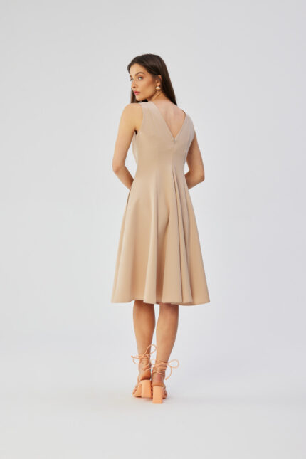 Stilvolles ärmelloses knielanges Kleid in Beige