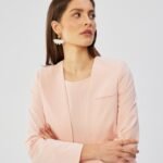 Eleganter Kurzblazer mit offener Front in Puder