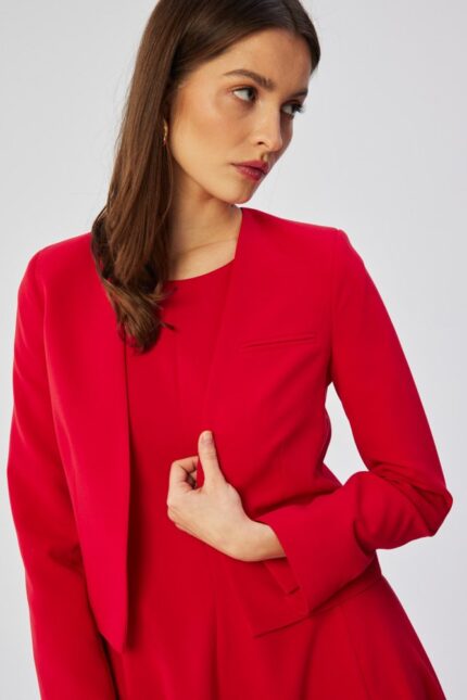 Roter eleganter Kurzblazer mit offener Front
