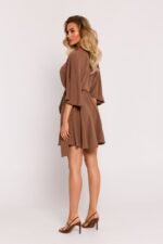 Braunes verführerisches Minikleid mit weiten Ärmeln