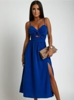 Blaues Sommerkleid in Midilänge mit Cutout und Bindeelement