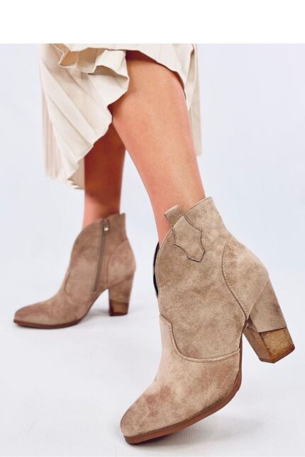 Originelle Stiefelette mit Ziernähten