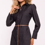 Dunkelgraues Hemdblusenkleid mit schmalem Gürtel