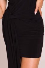 Stilvoll durch den Sommer mit diesem schwarzen Sommerkleid