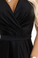 Langes schwarzes Satinkleid mit V-Ausschnitt – Bild 3