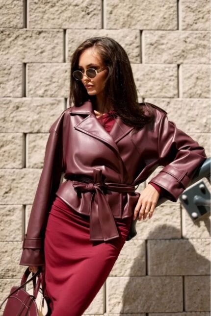 Lederjacke mit Bindegürtel Bordeaux