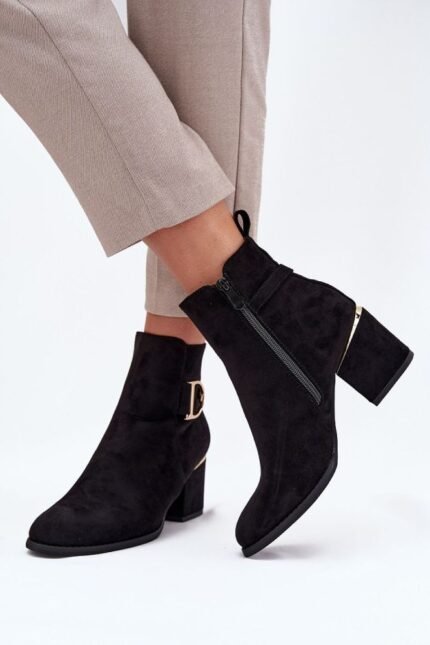 Schwarze Stiefelette mit goldfarbenem Detail