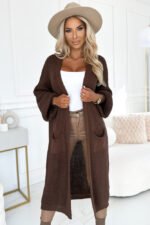 Lange Strickjacke in Schokoladenbraun mit formfesten Rippenbündchen