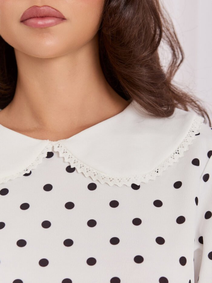 Bluse mit Spitzenkragen