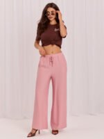 Feminine Viskosehose mit weitem Bein