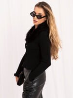 Schwarzer Cardigan mit Kunstfellkragen